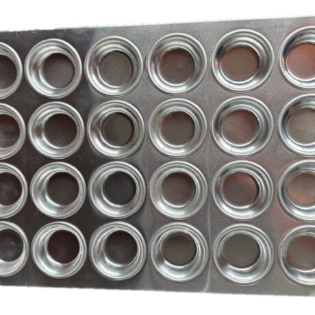 Molde para muffins de aluminio Browne 5811624 3.5 oz 24 porciones