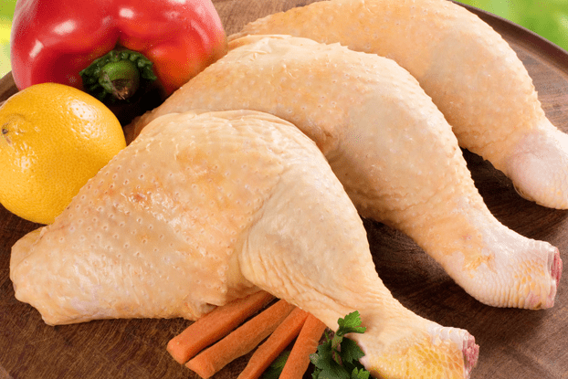 Lavar el pollo crudo contamina el área de cocina